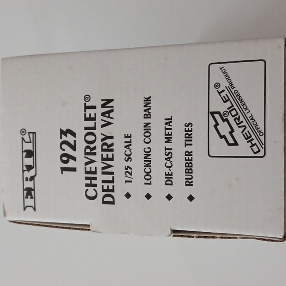 Rare ERTL 1923 Chevrolet Delivery die cast Van 1:25 scale RCA Victor coin bank - Picture 4 of 7